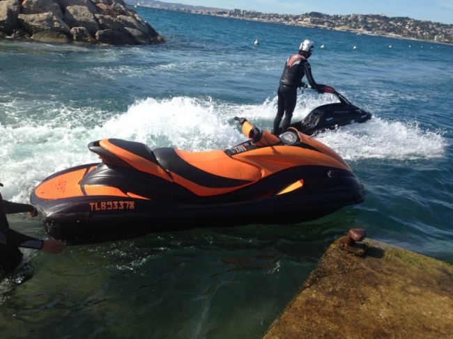 Peut-on louer un jet ski à Martigues 13500?